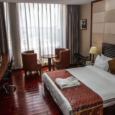 Golden Tulip Essential Lagos Airport Hotel Buitenkant foto