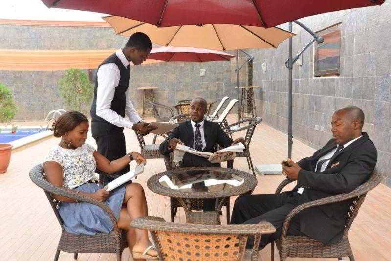 Golden Tulip Essential Lagos Airport Hotel Buitenkant foto