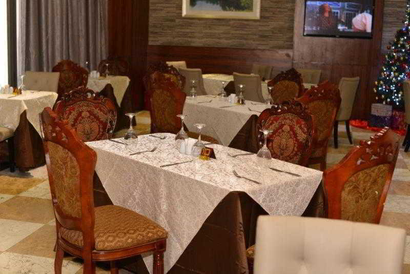 Golden Tulip Essential Lagos Airport Hotel Buitenkant foto