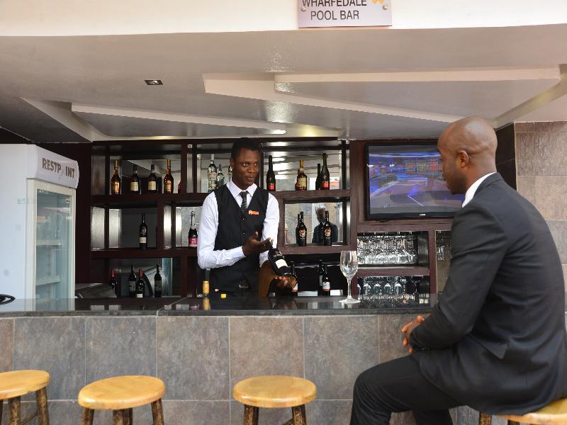 Golden Tulip Essential Lagos Airport Hotel Buitenkant foto