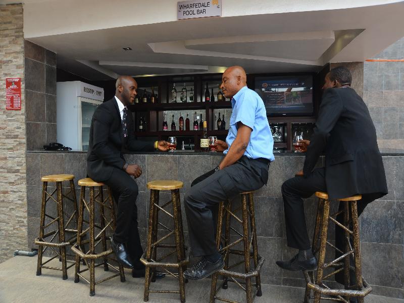 Golden Tulip Essential Lagos Airport Hotel Buitenkant foto