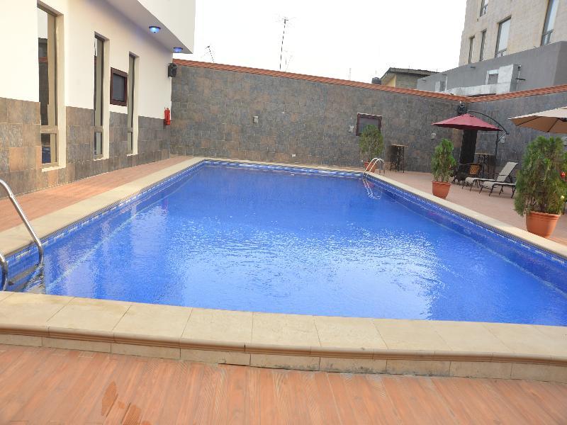 Golden Tulip Essential Lagos Airport Hotel Buitenkant foto