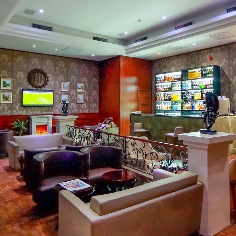 Golden Tulip Essential Lagos Airport Hotel Buitenkant foto