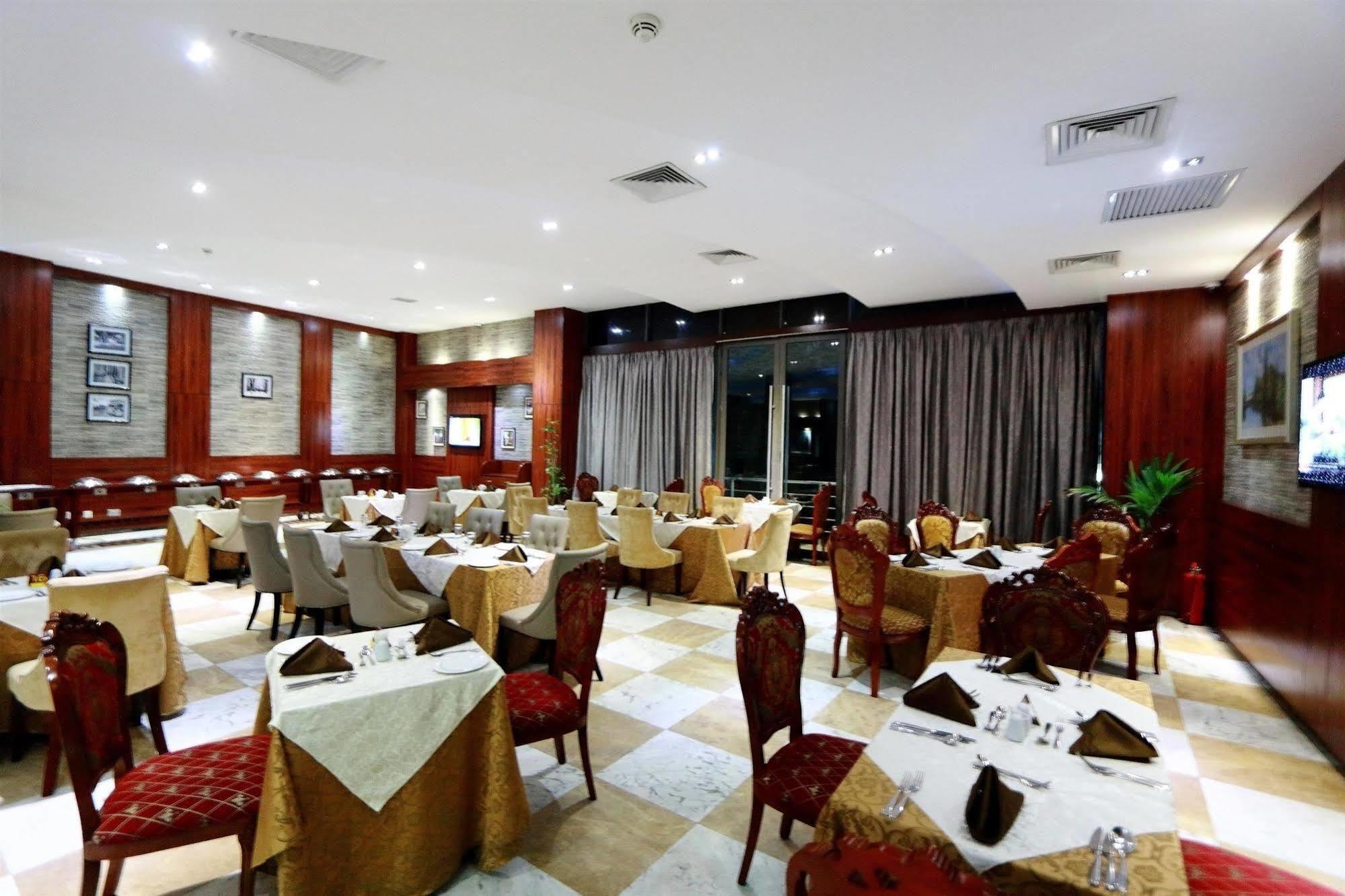 Golden Tulip Essential Lagos Airport Hotel Buitenkant foto